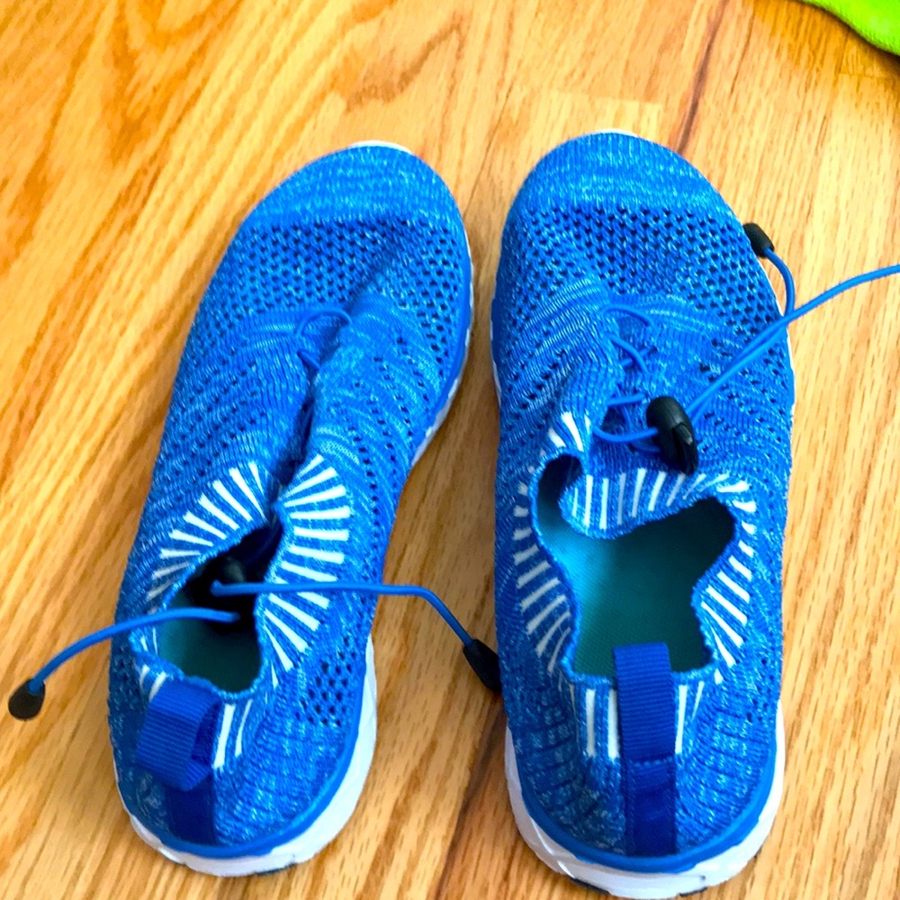 Kids water shoes 34